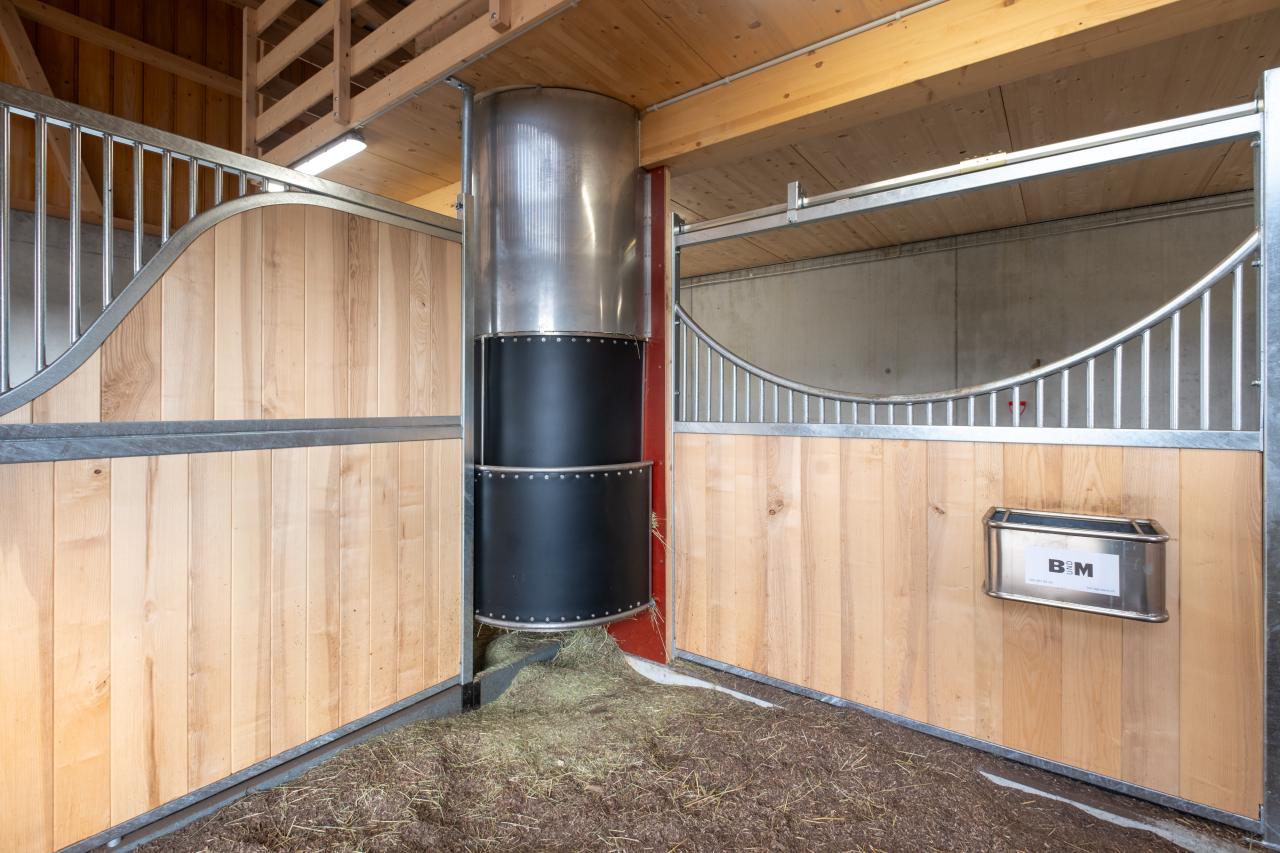 67812-christoph-steiner-pferdestall-feedslow-raufe-2