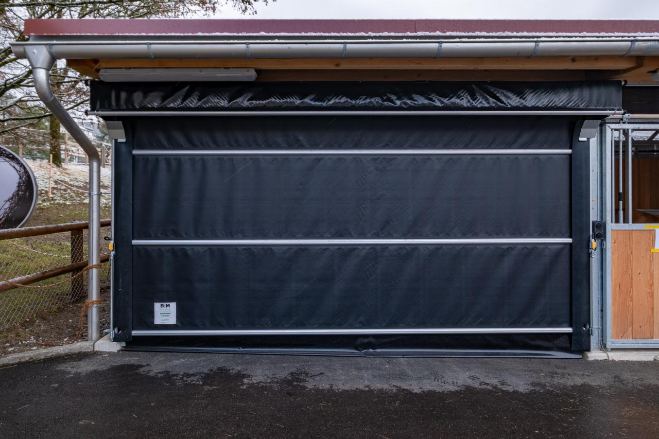 25437_Tierspital Bern Rollotor 2.jpg