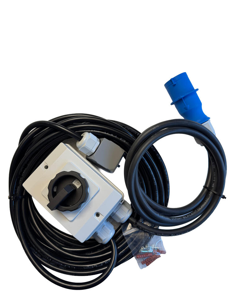 Ein hellgraues Kästchen mit zwei ausgehenden Kabeln gegen oben, Aufschrift vorne und schwarzem Schalter rechts, Draufsicht