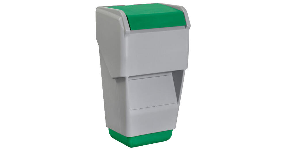 Ein geschlossener Combi-Feeder aus grauem Kunststoff mit einem roten Deckel aus Kunststoff, zwei Aussparungen zum anheben des Deckels, Ansicht von schräg vorne oben