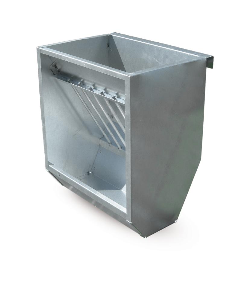 Ein Behandlungs- und Einfangstandstand mit Liegegitter und Schwenkachse, vorne zwei feste schwarze Räder, auf der Hinterseite ein schwarzes Brett