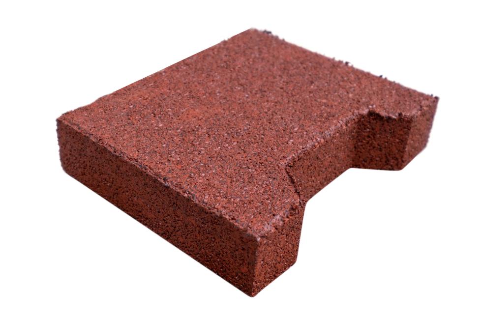 Ineinander verlegte, rote, Komfortex Gummigranulatpflastersteine, H-förmig, obere und rechte Kante mit länglichen Gummigranulatplatten begrenzt, längs und quer halbierte Pflastersteine für sauberen Ab